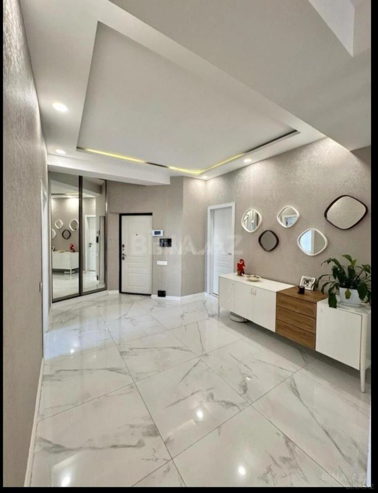 Satılır 3 otaqlı mənzil 130 m²
