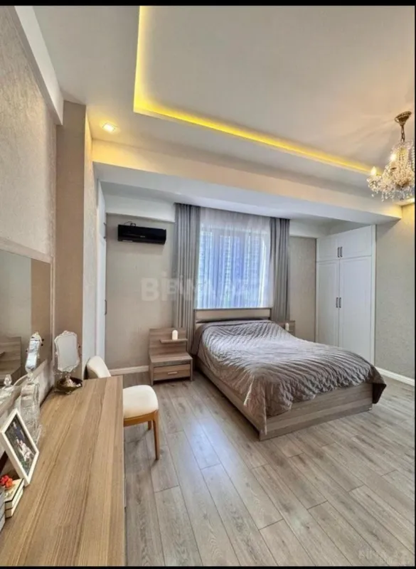 Satılır 3 otaqlı mənzil 130 m²
