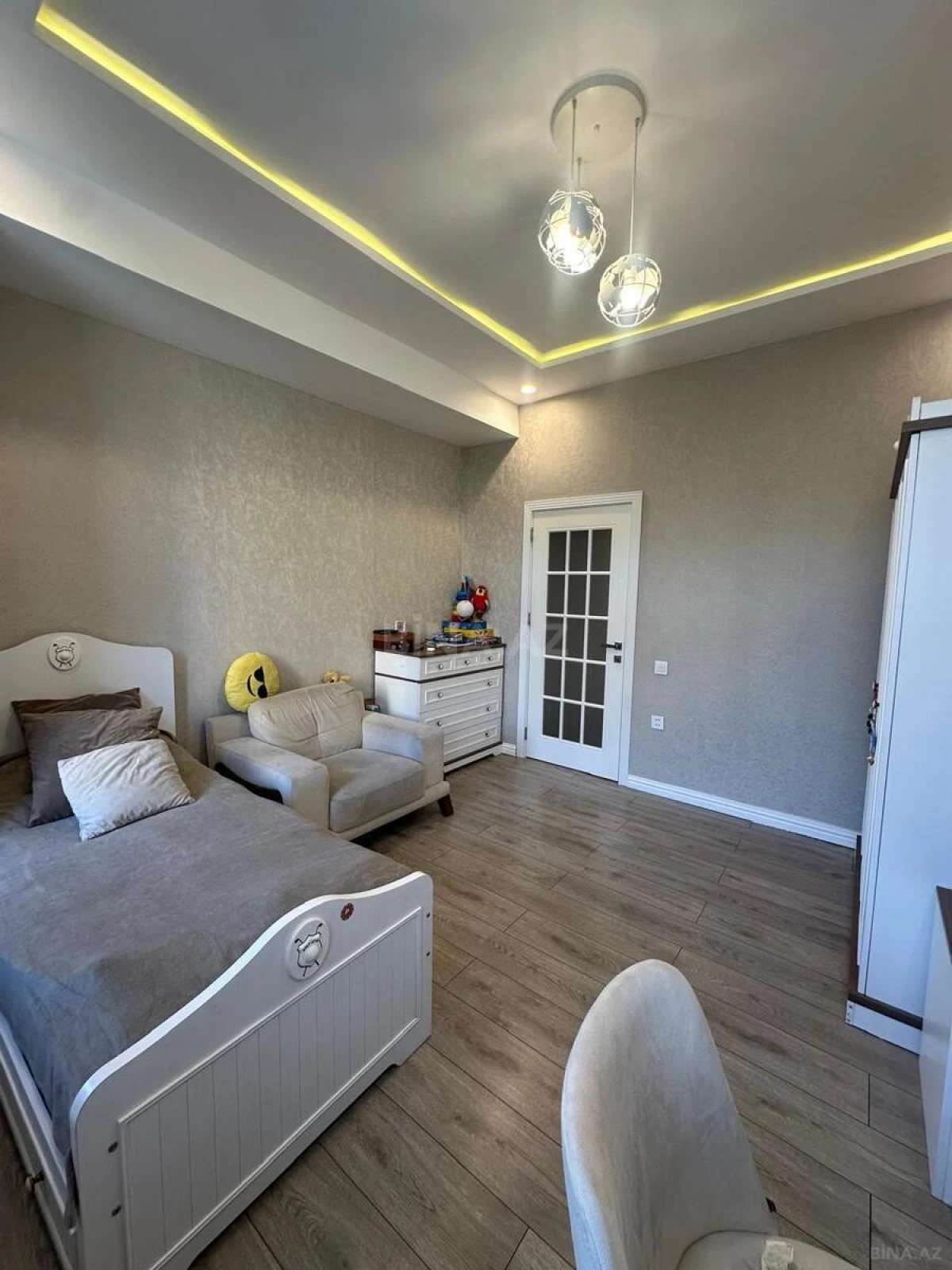 Satılır 3 otaqlı mənzil 130 m²