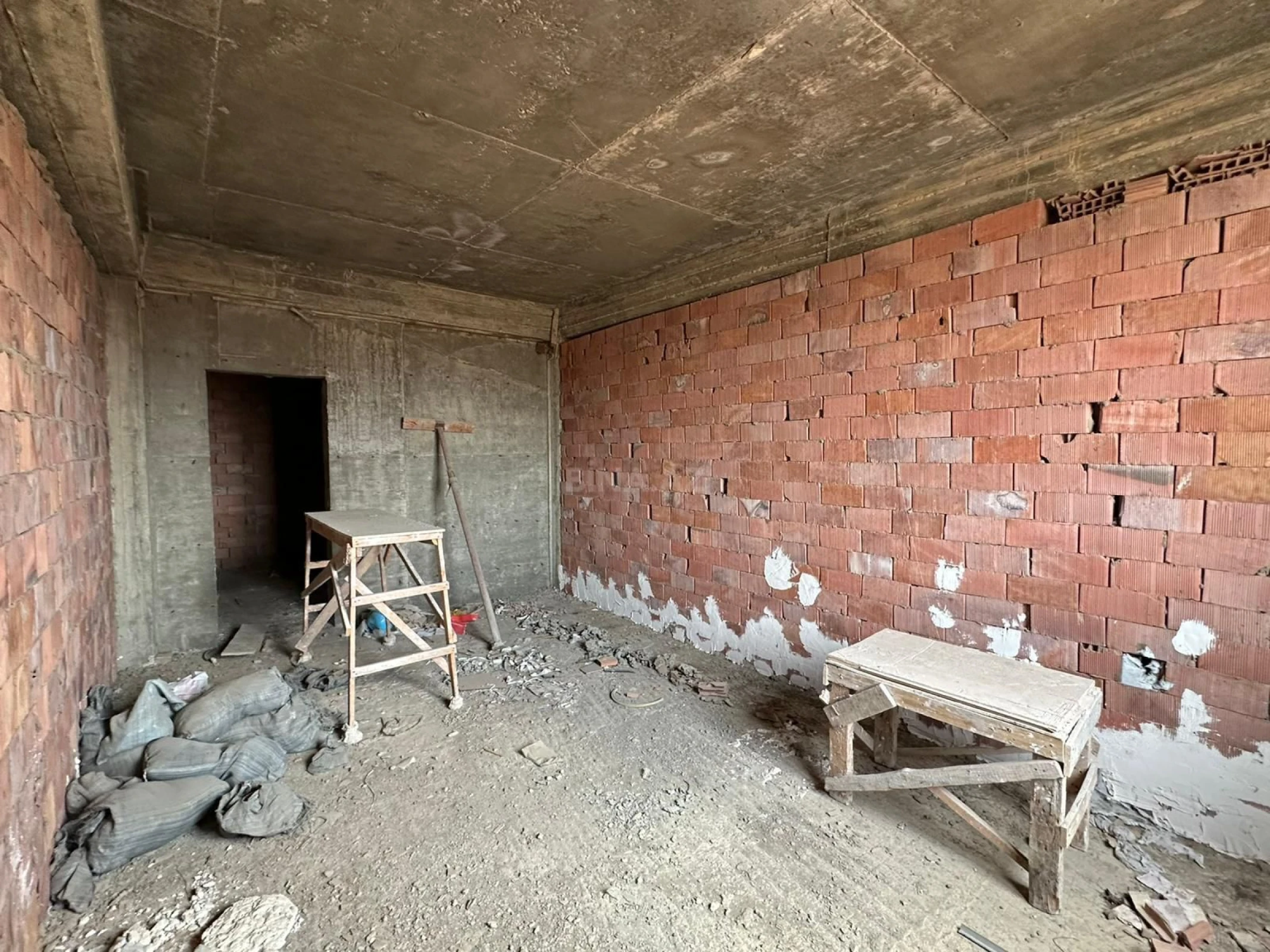 Satılır 4 otaqlı mənzil 126 m²