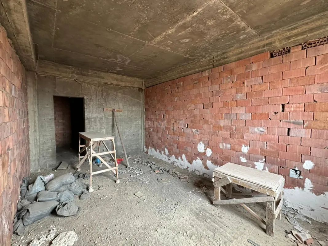 Satılır 4 otaqlı mənzil 126 m²