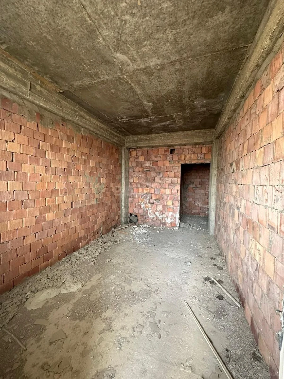 Satılır 4 otaqlı mənzil 126 m²