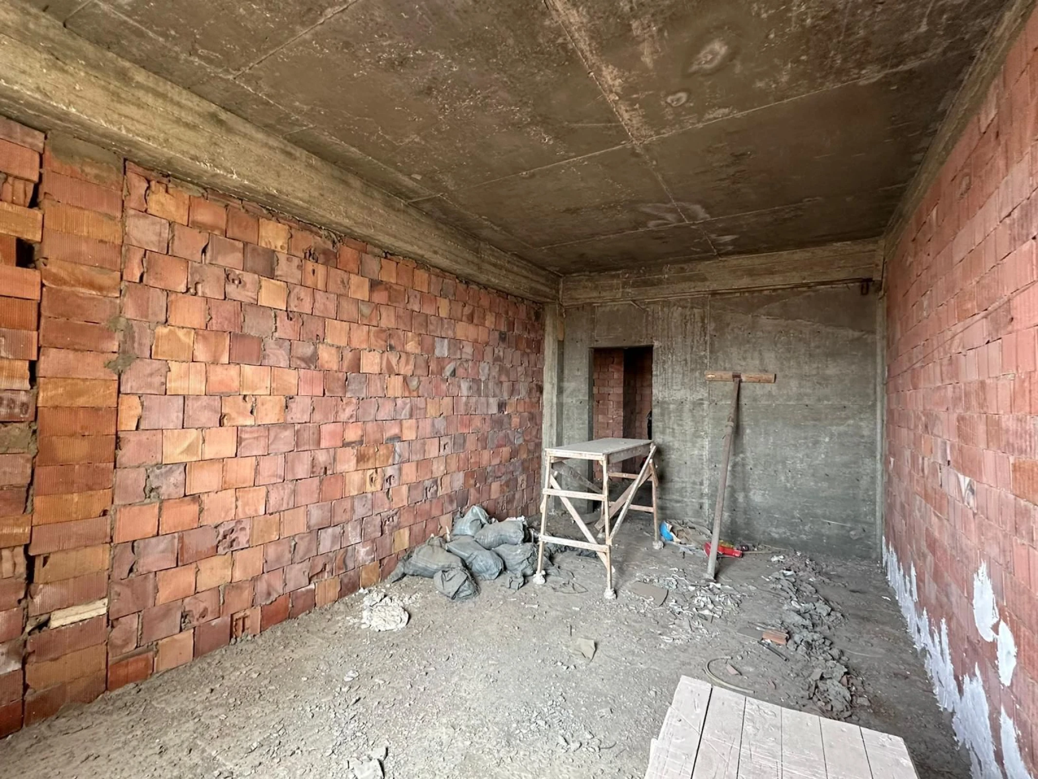 Satılır 4 otaqlı mənzil 126 m²