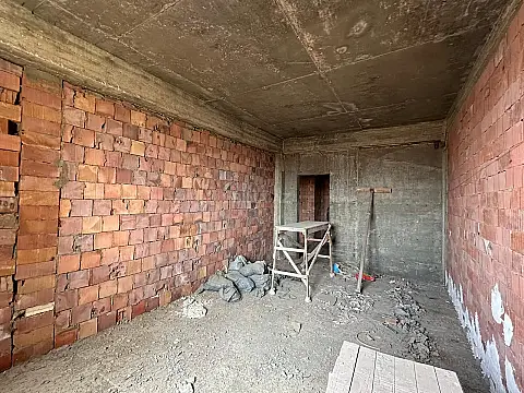 Satılır 4 otaqlı mənzil 126 m²