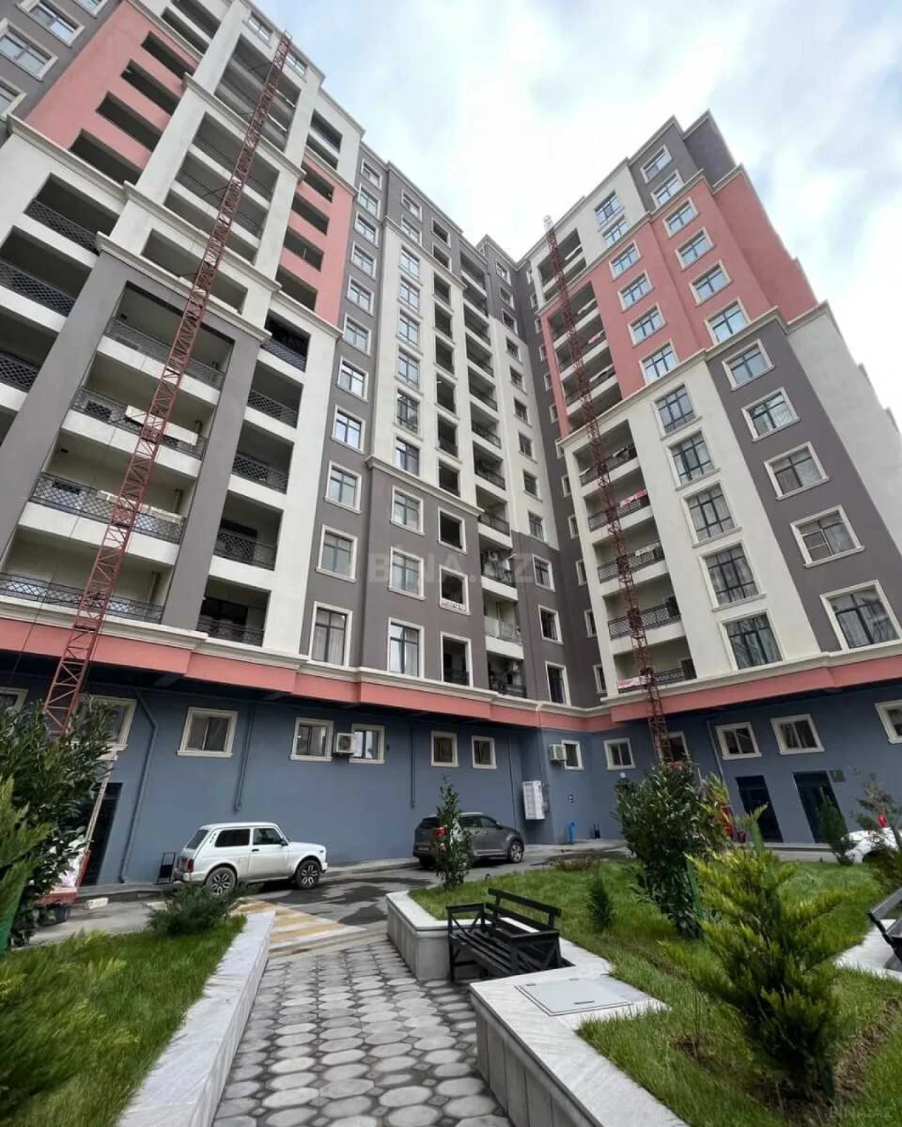 Satılır 4 otaqlı mənzil 126 m²