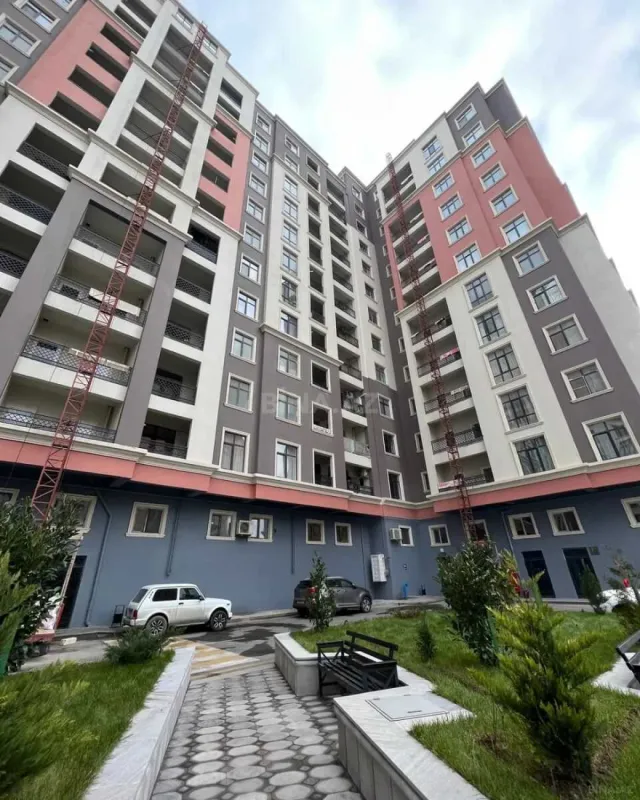 Satılır 4 otaqlı mənzil 126 m²