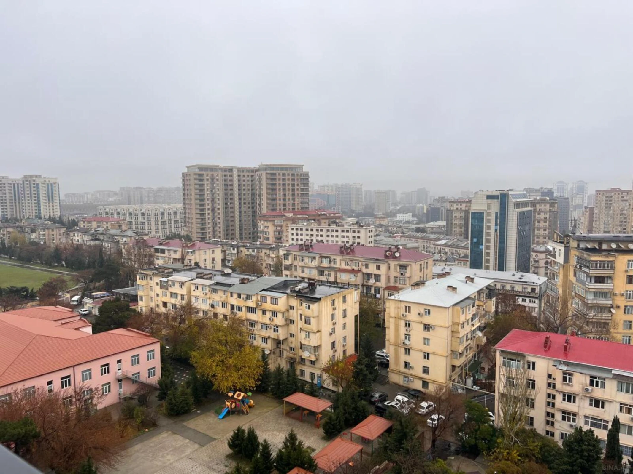 Satılır 3 otaqlı mənzil 147.5 m²