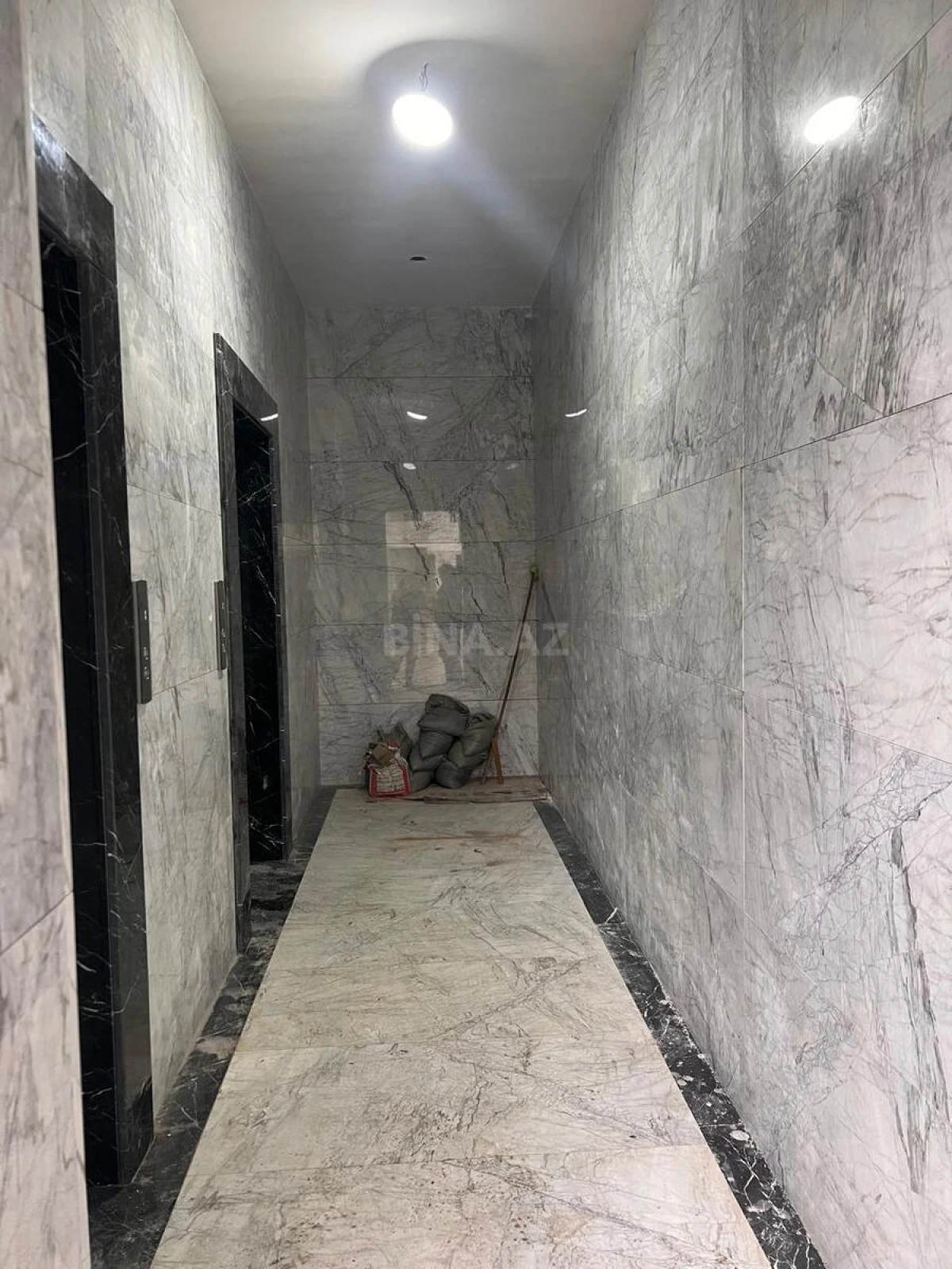 Satılır 3 otaqlı mənzil 147.5 m²