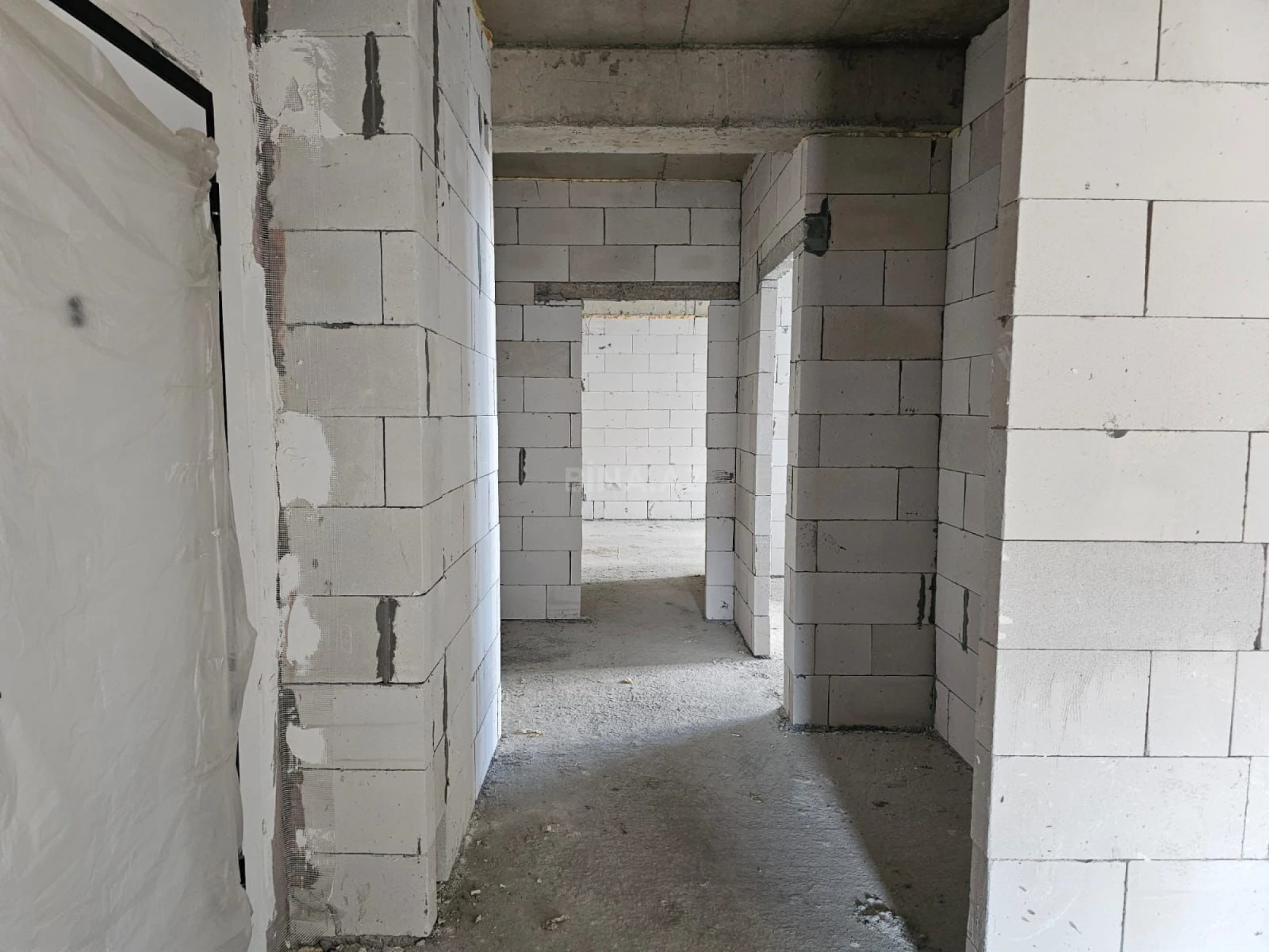 Satılır 5 otaqlı mənzil 231 m²