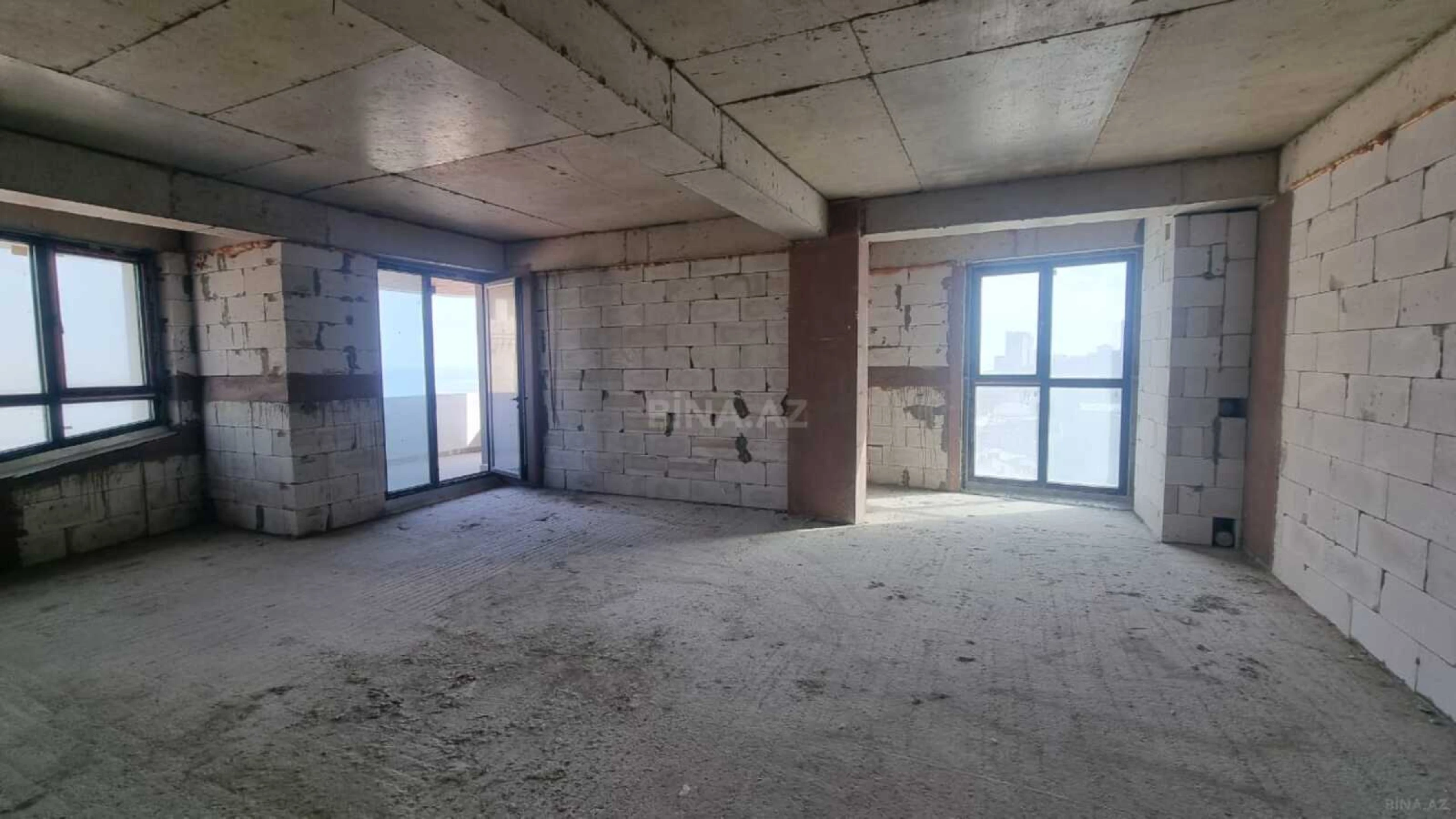 Satılır 5 otaqlı mənzil 231 m²