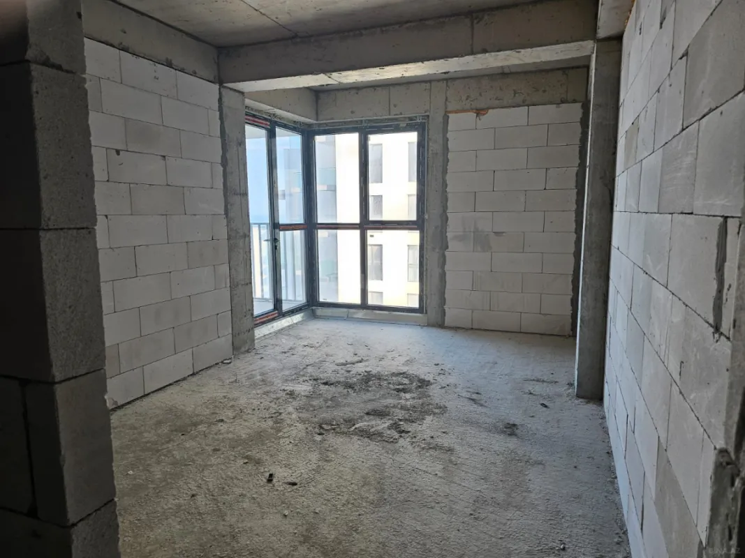 Satılır 5 otaqlı mənzil 231 m²