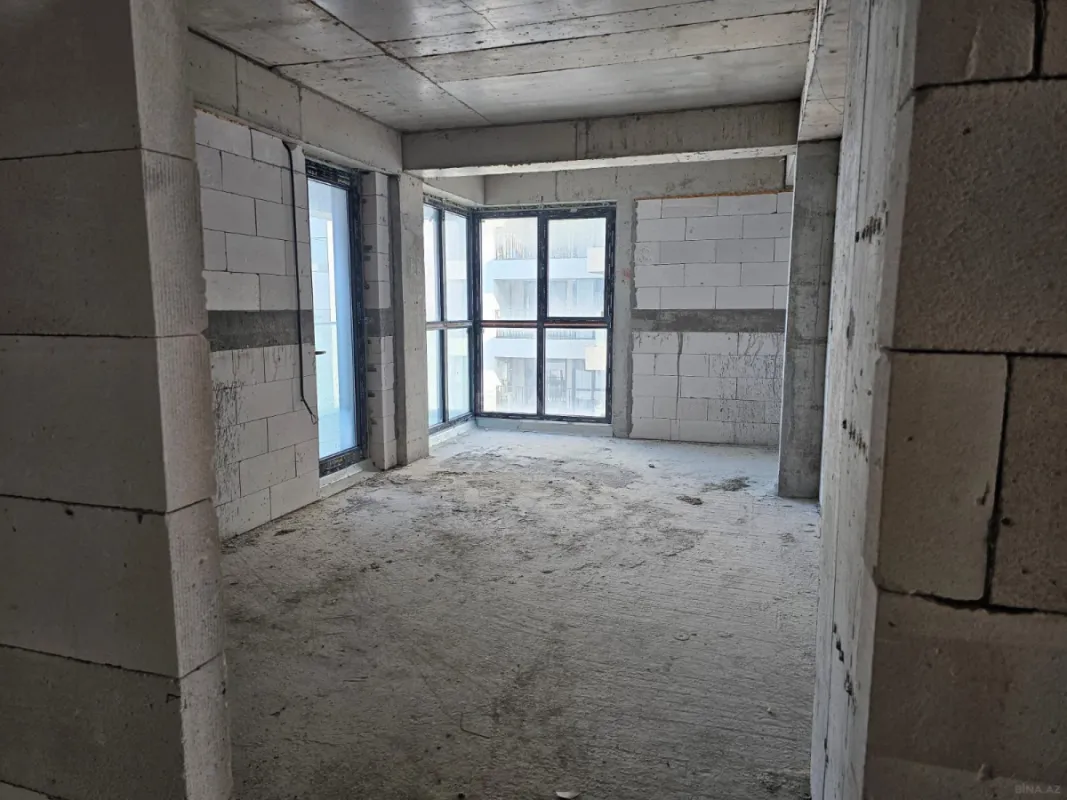 Satılır 5 otaqlı mənzil 231 m²