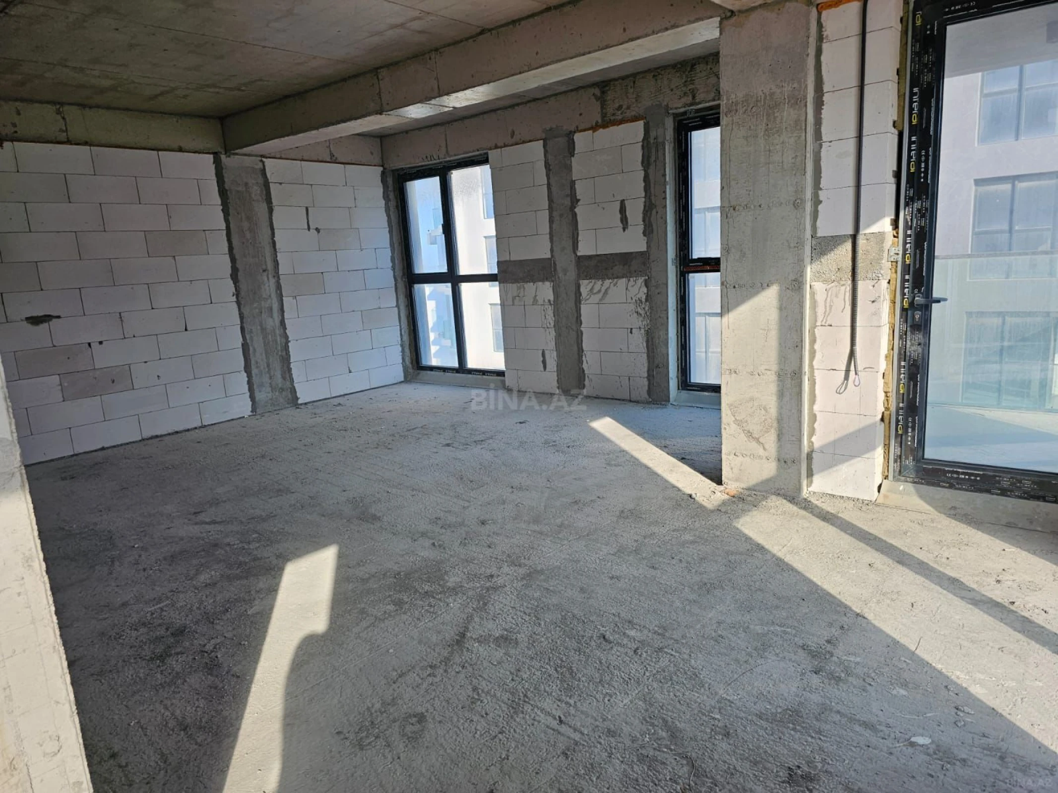 Satılır 5 otaqlı mənzil 231 m²