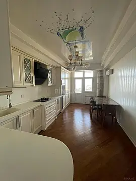 Kirayə verilir 2 otaqlı mənzil 110 m²