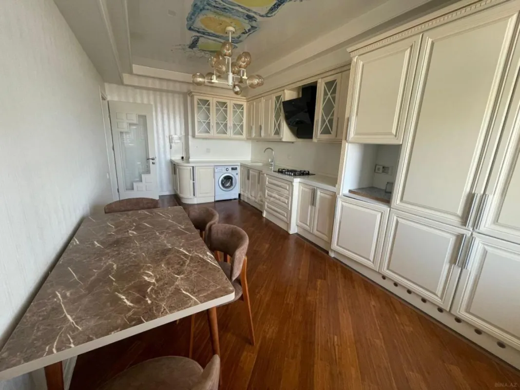 Kirayə verilir 2 otaqlı mənzil 110 m²