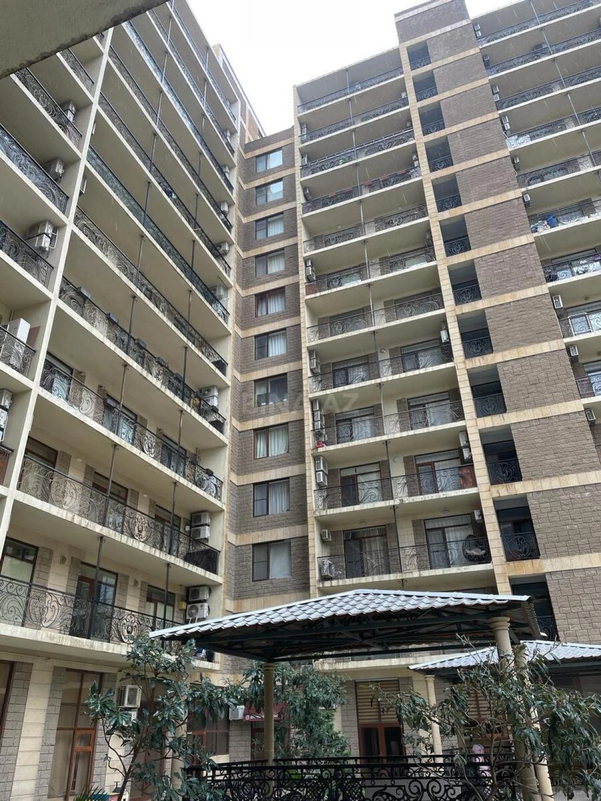 Kirayə verilir 5 otaqlı ofis 240 m²