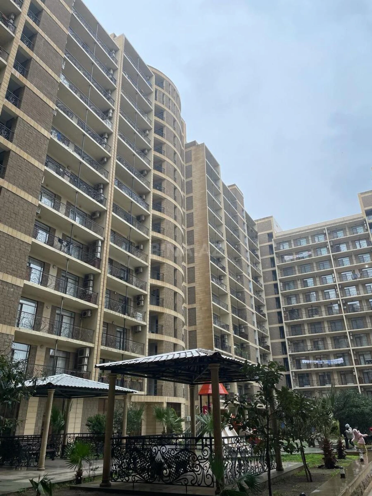 Kirayə verilir 5 otaqlı ofis 240 m²