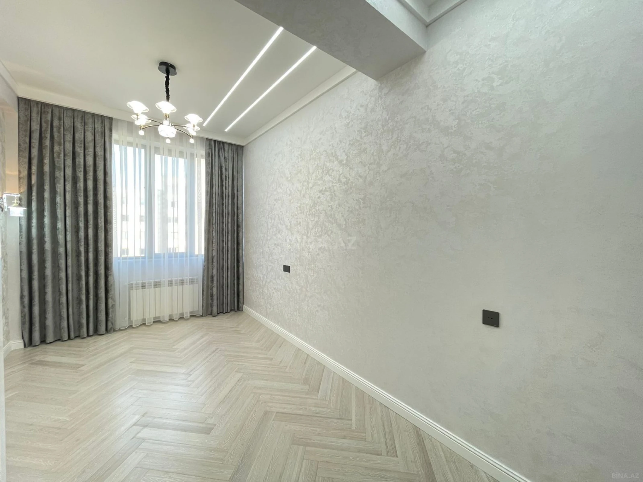 Satılır 4 otaqlı mənzil 175 m²