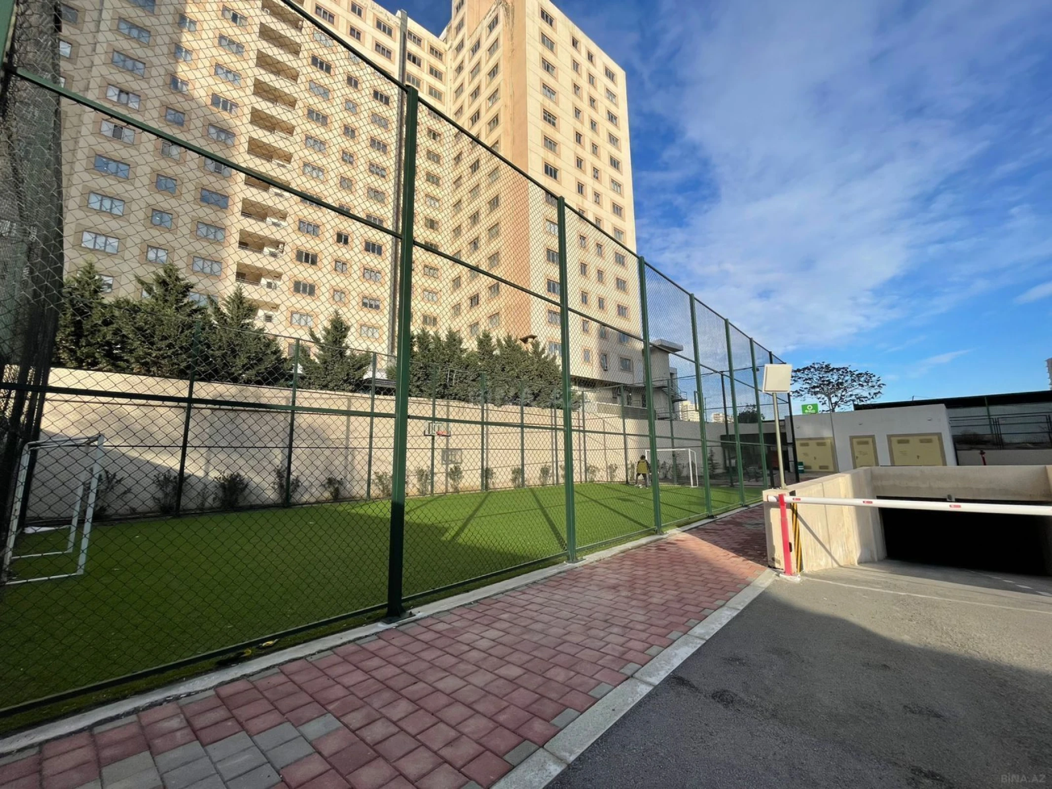 Satılır 4 otaqlı mənzil 175 m²