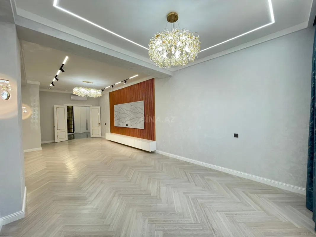 Satılır 4 otaqlı mənzil 175 m²