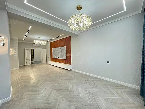 Satılır 4 otaqlı mənzil 175 m²