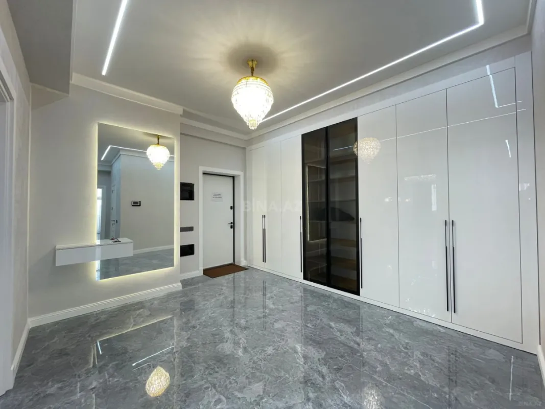 Satılır 4 otaqlı mənzil 175 m²