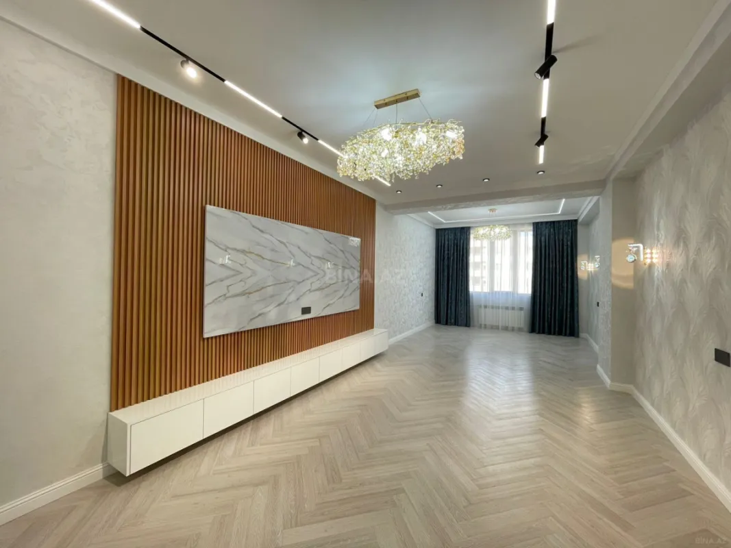 Satılır 4 otaqlı mənzil 175 m²