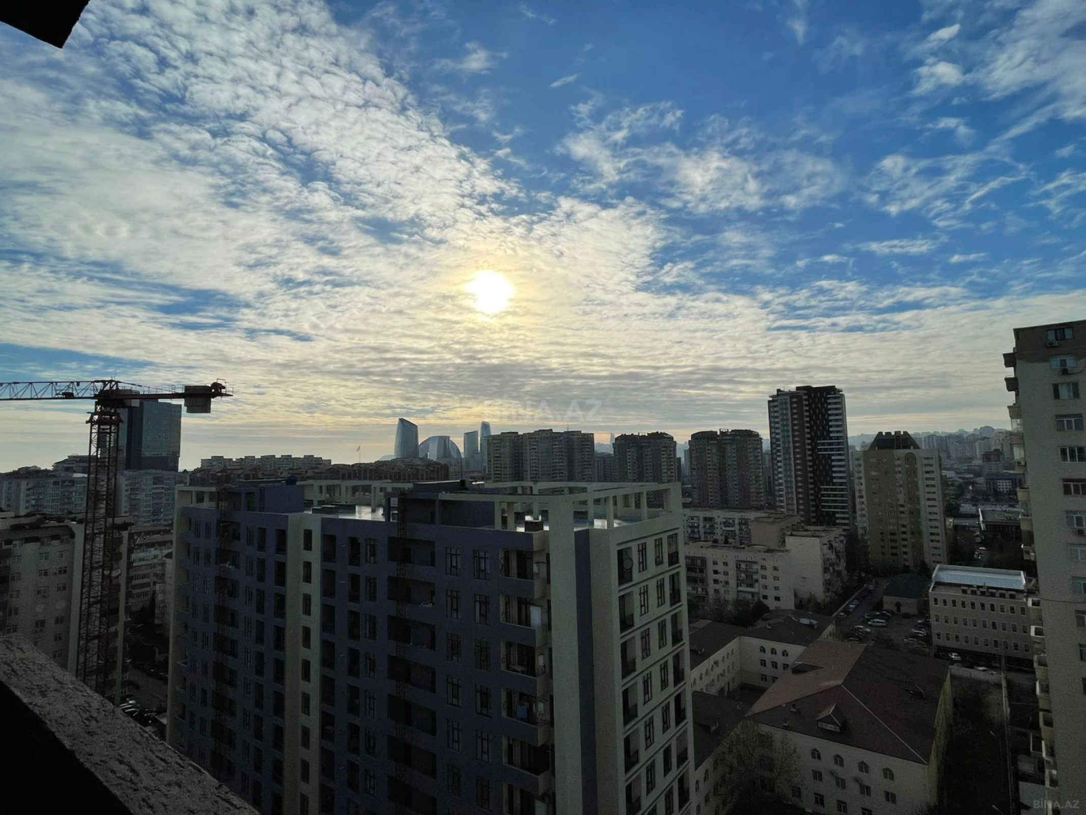 Satılır 4 otaqlı mənzil 175 m²