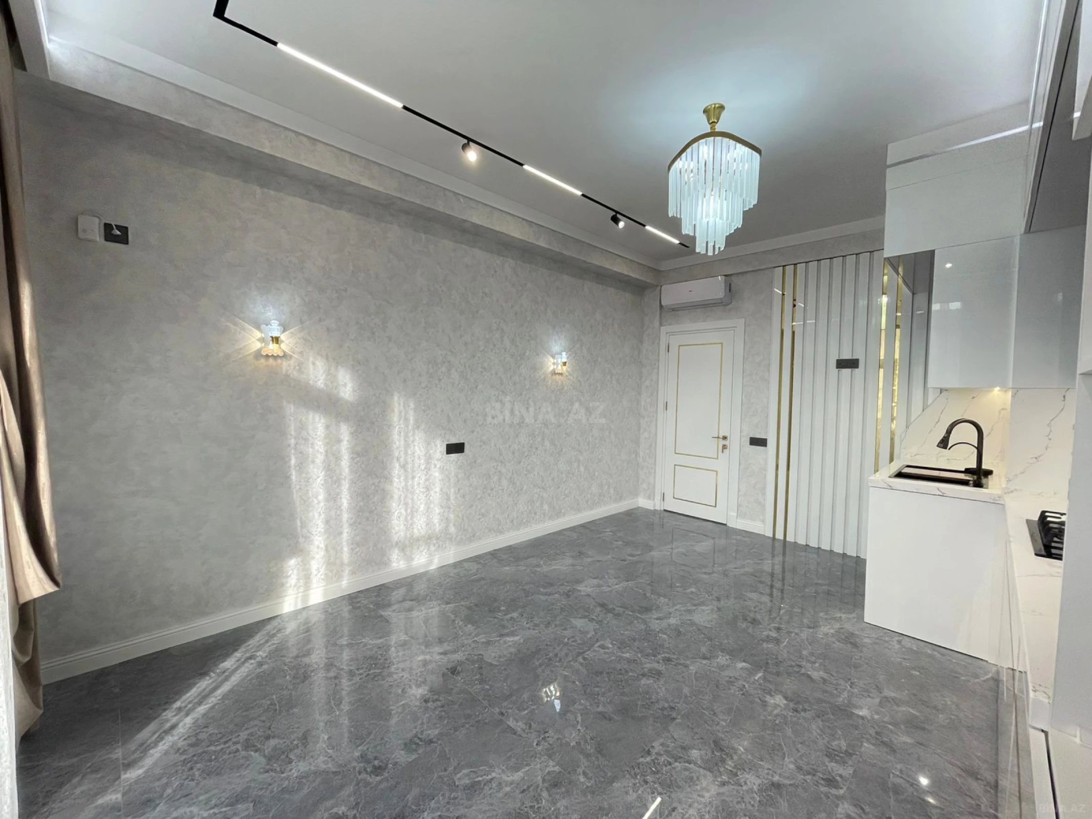 Satılır 4 otaqlı mənzil 175 m²