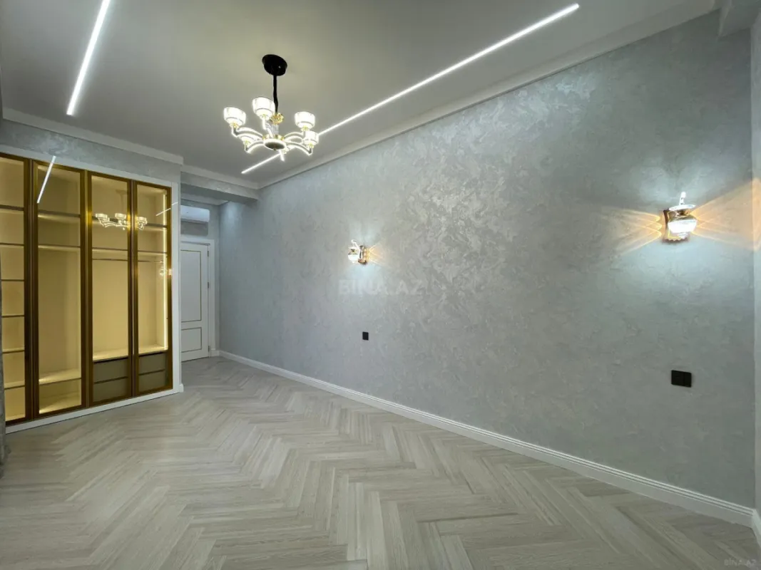Satılır 4 otaqlı mənzil 175 m²