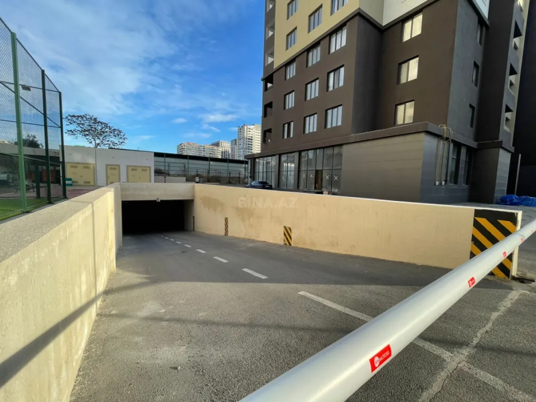 Satılır 4 otaqlı mənzil 175 m²