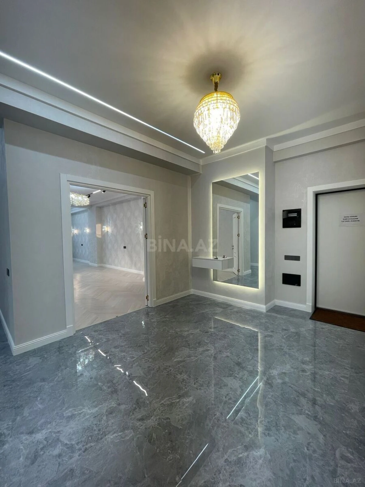Satılır 4 otaqlı mənzil 175 m²