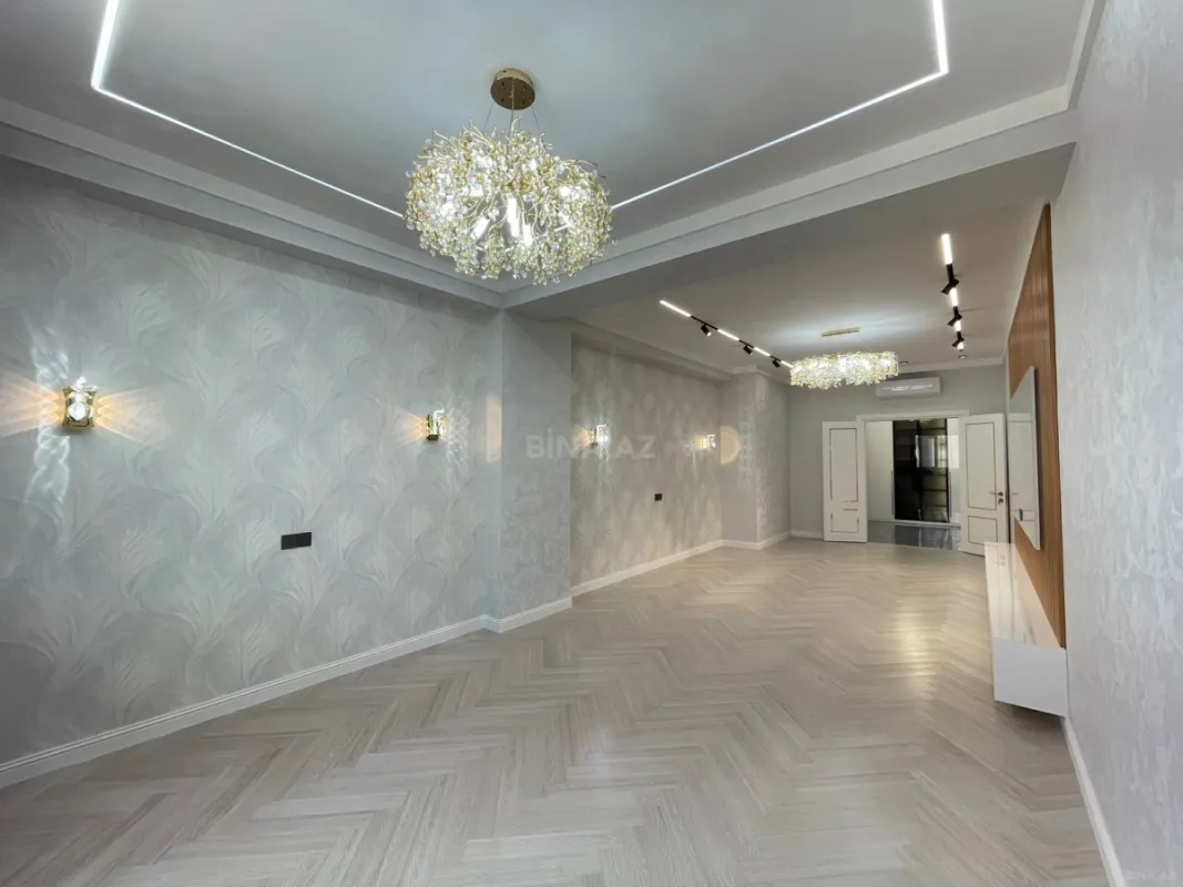 Satılır 4 otaqlı mənzil 175 m²