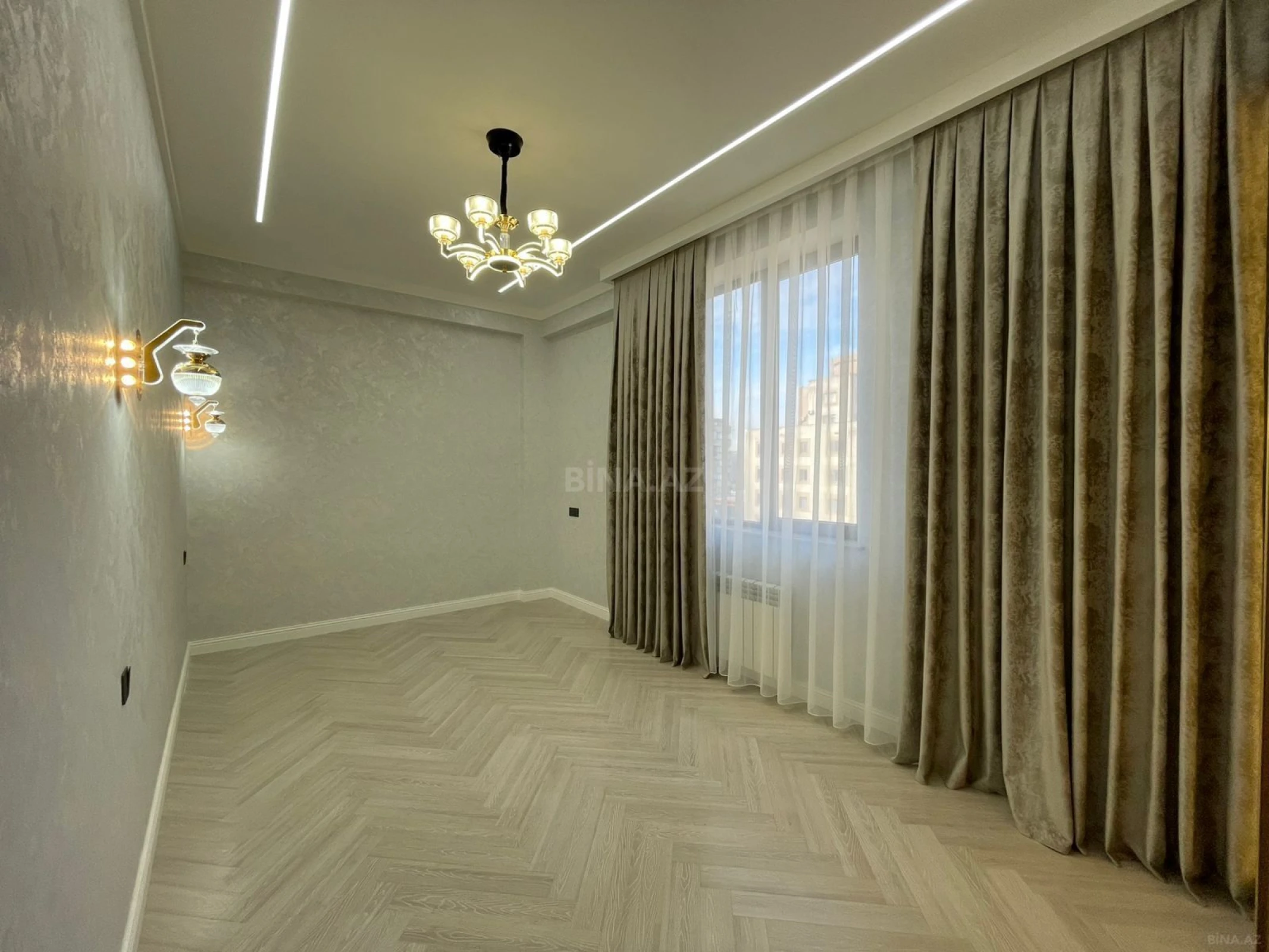 Satılır 4 otaqlı mənzil 175 m²