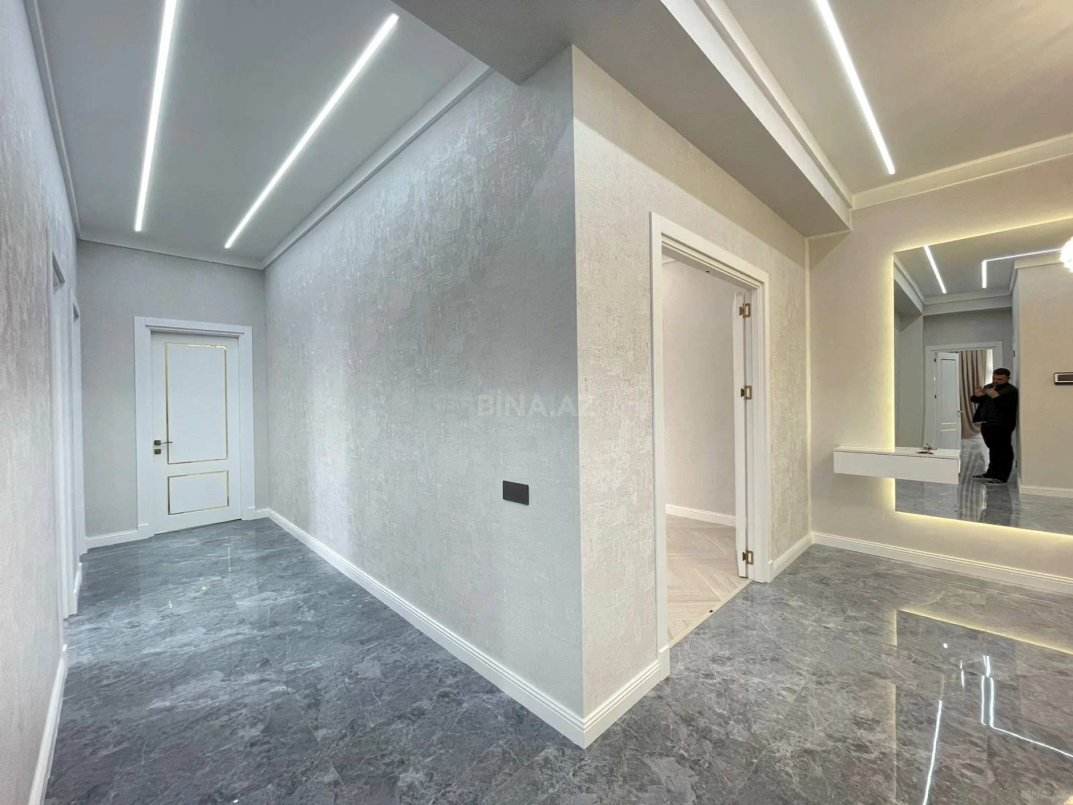Satılır 4 otaqlı mənzil 175 m²