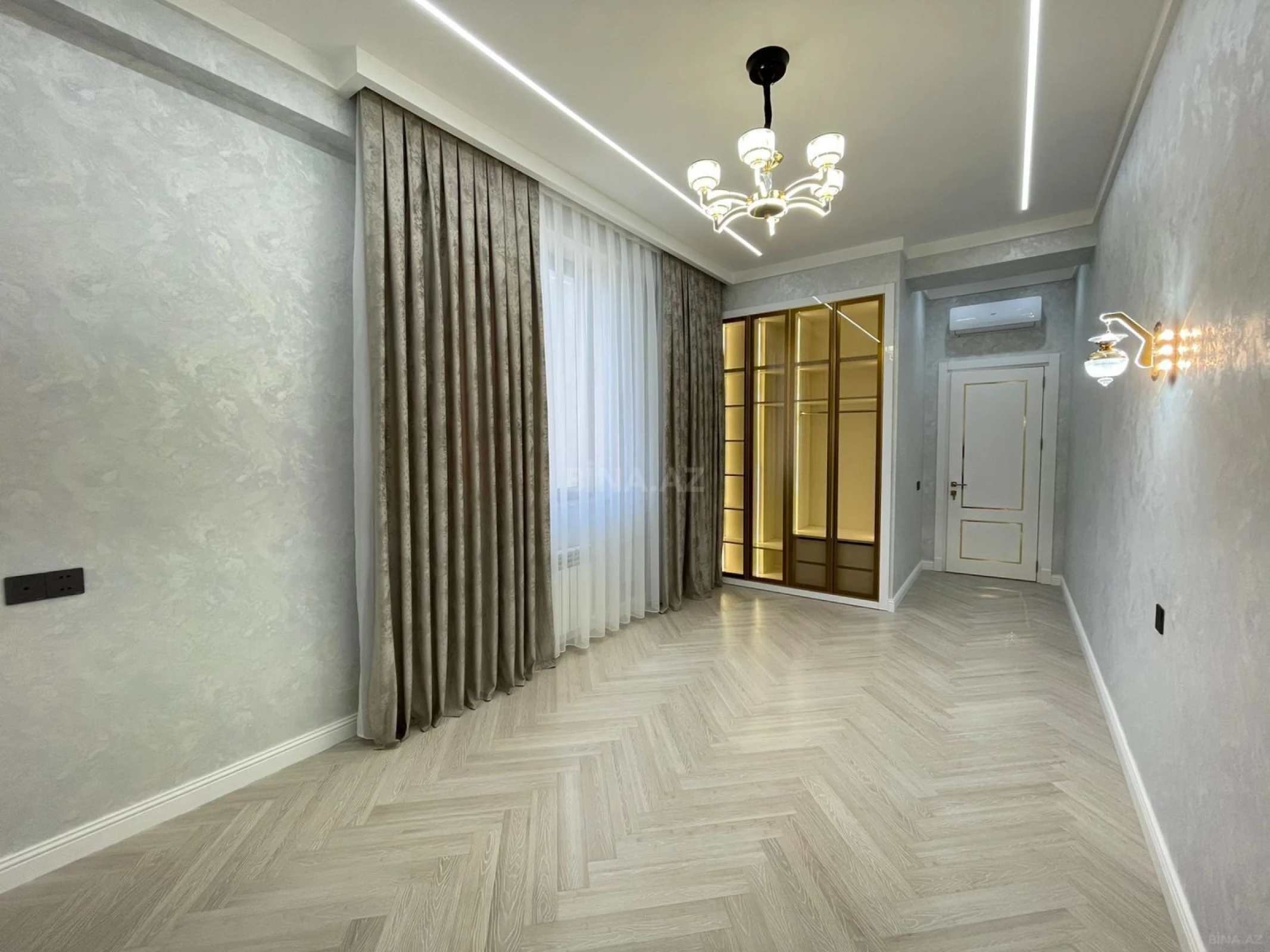 Satılır 4 otaqlı mənzil 175 m²