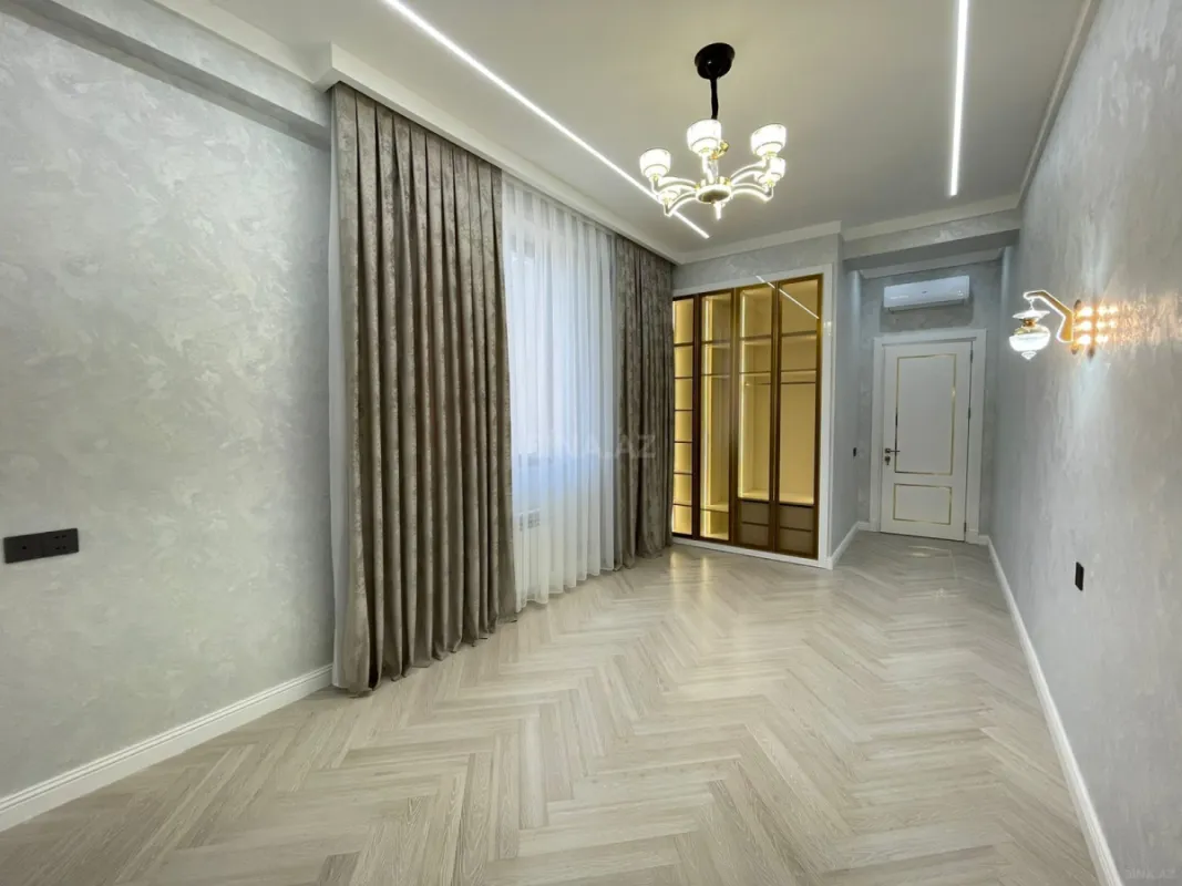 Satılır 4 otaqlı mənzil 175 m²