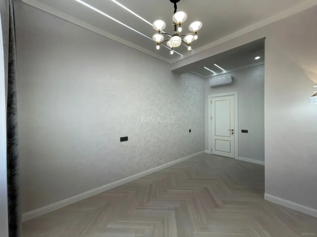Satılır 4 otaqlı mənzil 175 m²
