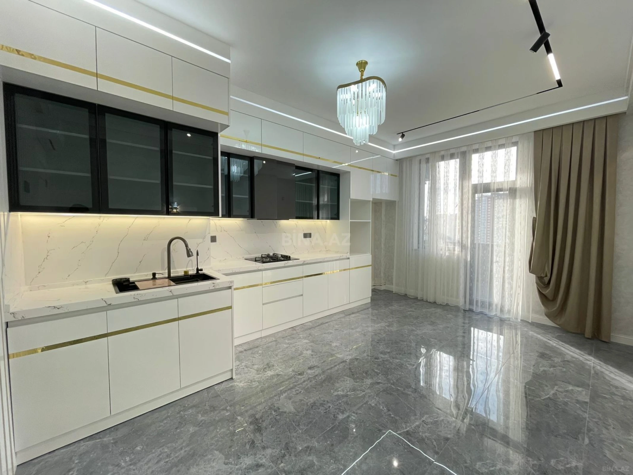 Satılır 4 otaqlı mənzil 175 m²