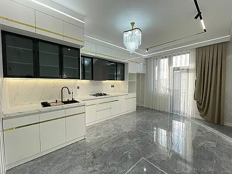 Satılır 4 otaqlı mənzil 175 m²