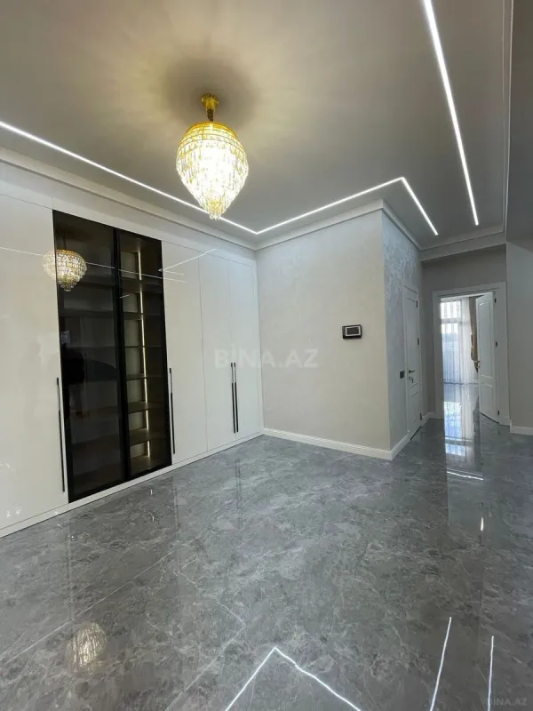 Satılır 4 otaqlı mənzil 175 m²