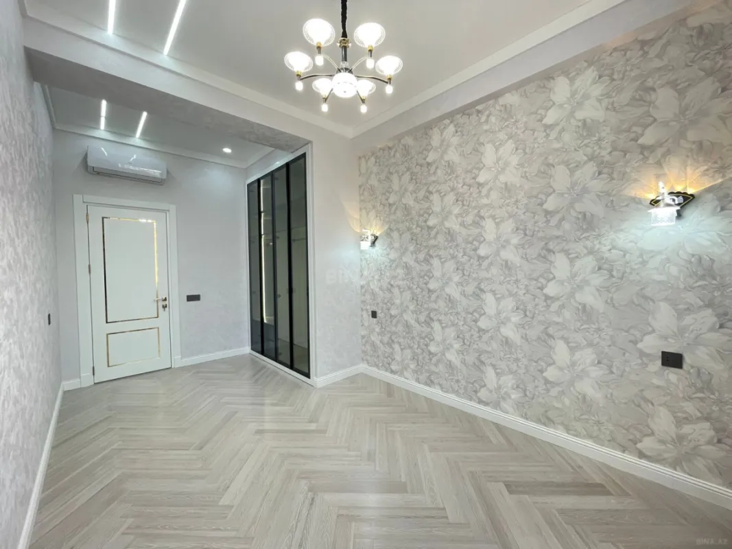 Satılır 4 otaqlı mənzil 175 m²