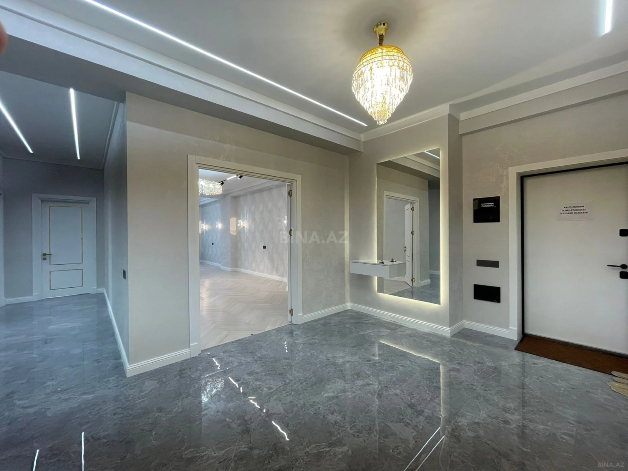 Satılır 4 otaqlı mənzil 175 m²