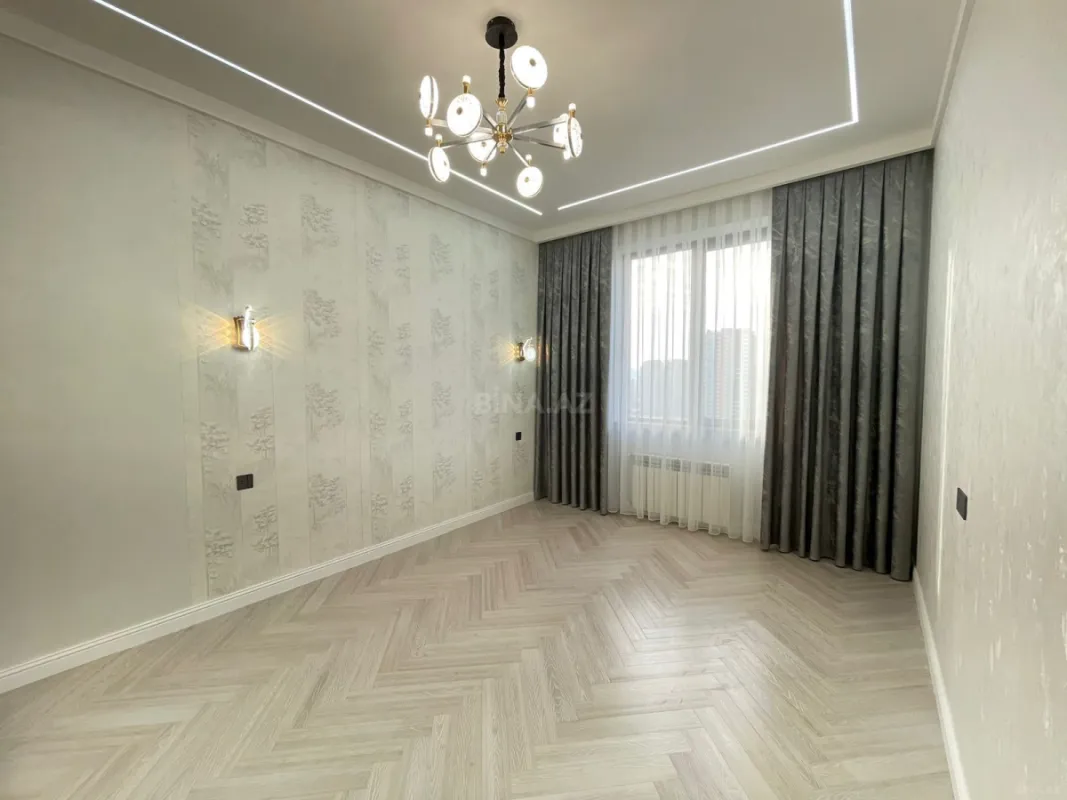 Satılır 4 otaqlı mənzil 175 m²