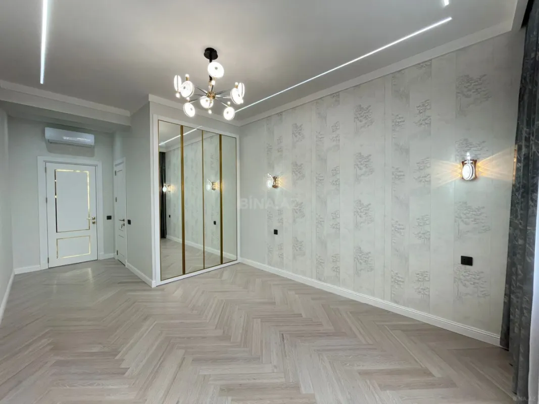 Satılır 4 otaqlı mənzil 175 m²