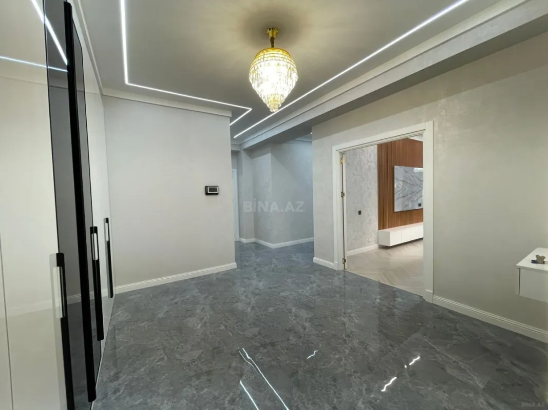 Satılır 4 otaqlı mənzil 175 m²