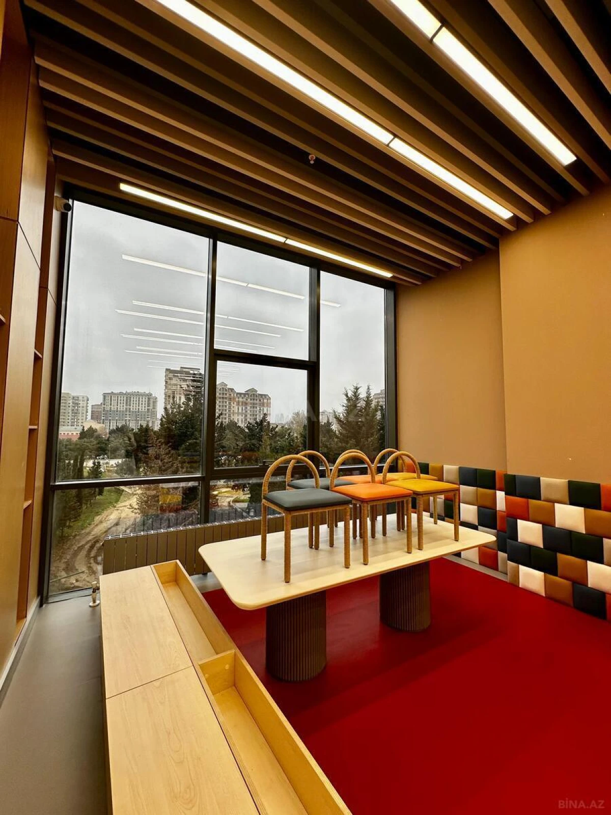 Satılır 3 otaqlı mənzil 206 m²