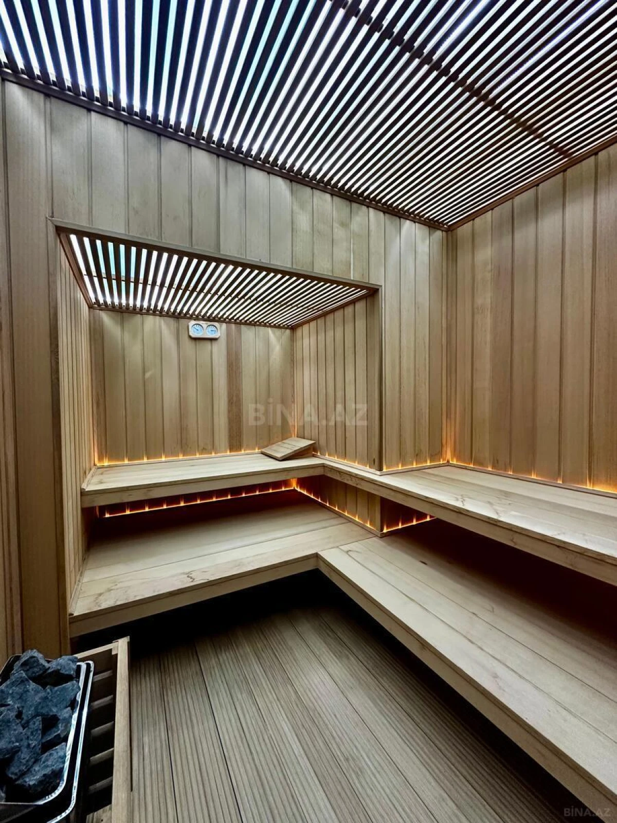 Satılır 3 otaqlı mənzil 206 m²