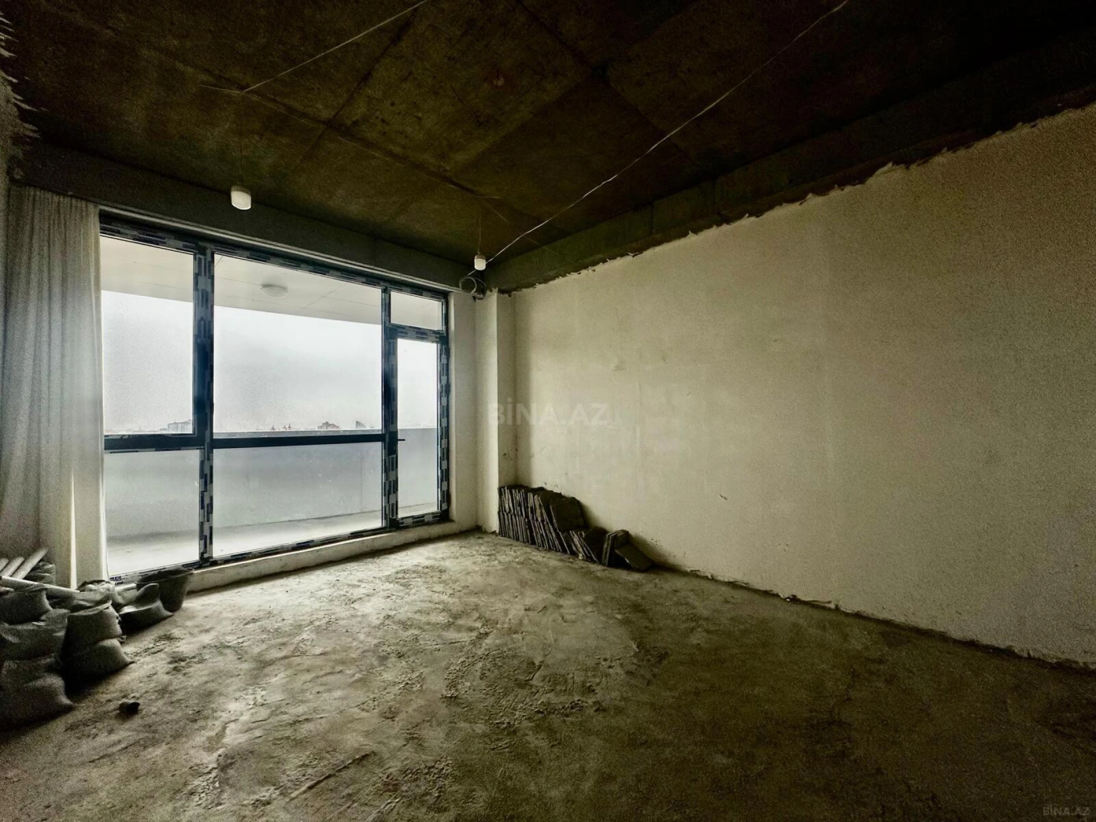 Satılır 3 otaqlı mənzil 206 m²