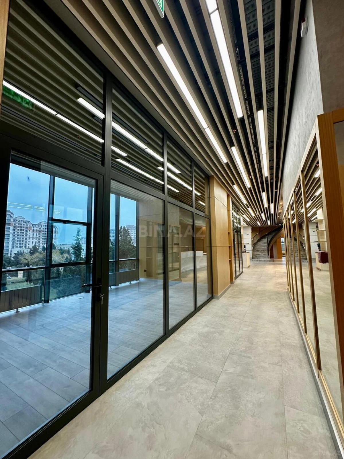 Satılır 3 otaqlı mənzil 206 m²